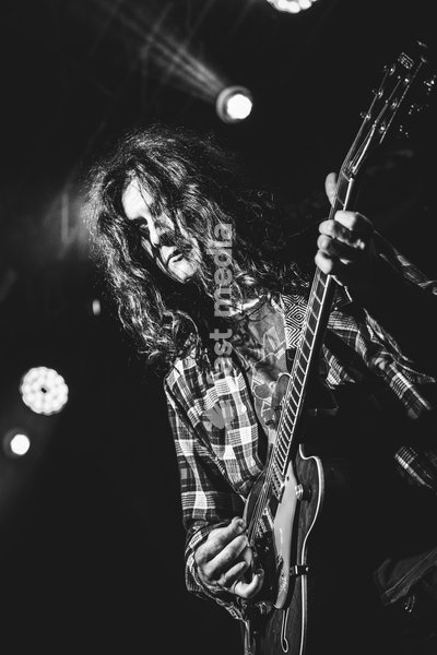 Kurt Vile & The Violators performing live at SWG3 in Glasgow. The acclaimed Philadelphia singer-songwriter and his band brought their signature hazy, guitar-driven sound to the renowned West End venue. Known for his laid-back vocal delivery and intricate fingerpicking, Vile delivered a captivating…