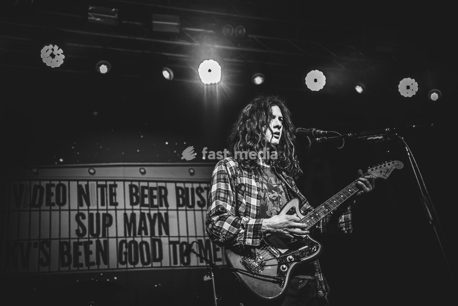 Kurt Vile & The Violators performing live at SWG3 in Glasgow. The acclaimed Philadelphia singer-songwriter and his band brought their signature hazy, guitar-driven sound to the renowned West End venue. Known for his laid-back vocal delivery and intricate fingerpicking, Vile delivered a captivating…