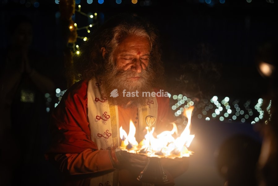 The first ever Ganga Aarti ceremony is performed on the River Thames at the Old Royal Naval College, Greenwich, London, UK, on 13 September 2026. The ancient Hindu fire ritual, traditionally performed on the banks of the sacred River Ganges in India, brings together priests, devotees and community…