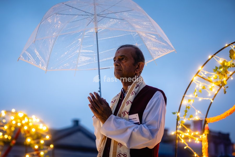 The first ever Ganga Aarti ceremony is performed on the River Thames at the Old Royal Naval College, Greenwich, London, UK, on 13 September 2026. The ancient Hindu fire ritual, traditionally performed on the banks of the sacred River Ganges in India, brings together priests, devotees and community…
