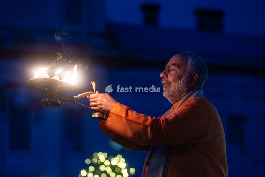 The first ever Ganga Aarti ceremony is performed on the River Thames at the Old Royal Naval College, Greenwich, London, UK, on 13 September 2026. The ancient Hindu fire ritual, traditionally performed on the banks of the sacred River Ganges in India, brings together priests, devotees and community…