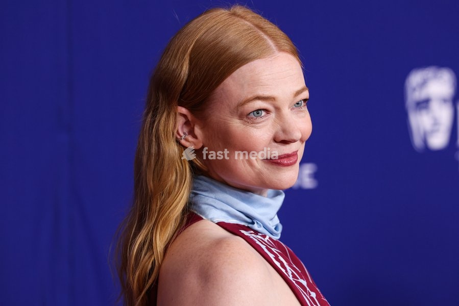 BEVERLY HILLS, LOS ANGELES, CALIFORNIA, USA - SEPTEMBER 13: Sarah Snook wearing Altuzarra FW26 RTW arrives at the 2026 BAFTA (British Academy of Film and Television Arts) TV Tea Party presented by Delta Air Lines and Virgin Atlantic and sponsored by Maison Perrier held at The Maybourne Beverly…