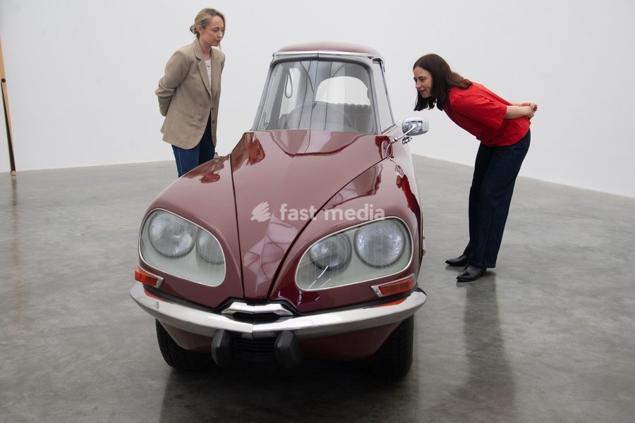 Staff members view 'La DS Cornaline' (2013) by Gabriel Orozco featuring a modified Citroën at a photocall for artist Gabriel Orozco's solo exhibition 'Chronotopic' at White Cube Bermondsey, London, England, UK on Monday 14 September, 2026
