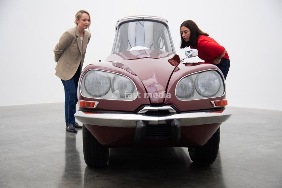 Staff members view 'La DS Cornaline' (2013) by Gabriel Orozco featuring a modified Citroën at a photocall for artist Gabriel Orozco's solo exhibition 'Chronotopic' at White Cube Bermondsey, London, England, UK on Monday 14 September, 2026