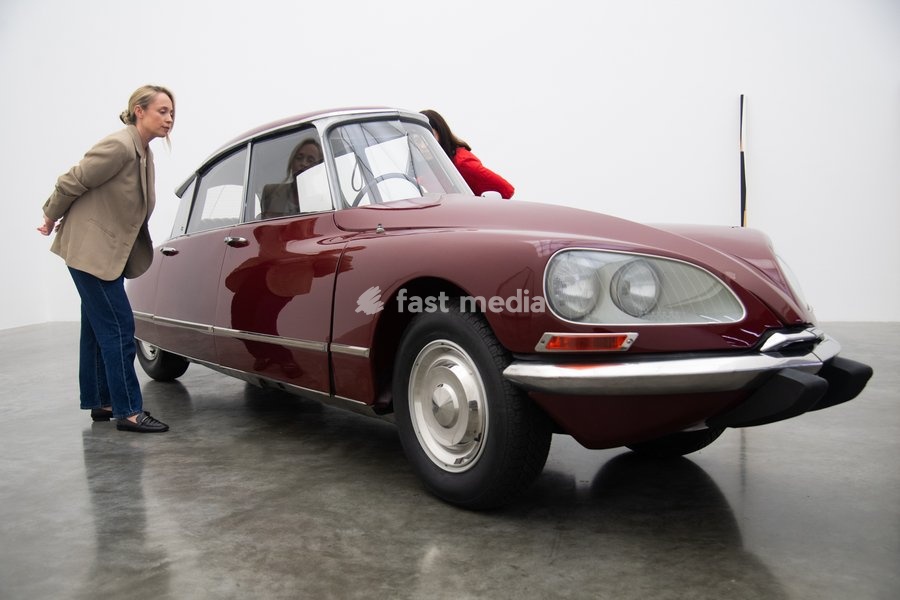 Staff members view 'La DS Cornaline' (2013) by Gabriel Orozco featuring a modified Citroën at a photocall for artist Gabriel Orozco's solo exhibition 'Chronotopic' at White Cube Bermondsey, London, England, UK on Monday 14 September, 2026