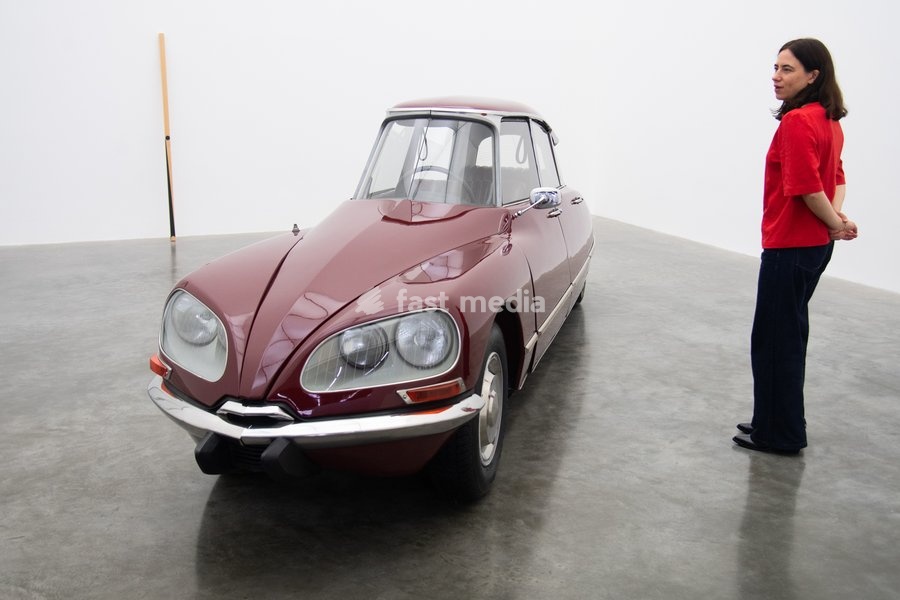 Staff members view 'La DS Cornaline' (2013) by Gabriel Orozco featuring a modified Citroën at a photocall for artist Gabriel Orozco's solo exhibition 'Chronotopic' at White Cube Bermondsey, London, England, UK on Monday 14 September, 2026