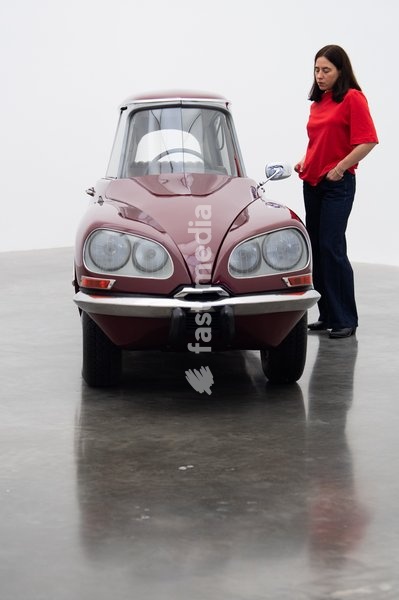 Staff members view 'La DS Cornaline' (2013) by Gabriel Orozco featuring a modified Citroën at a photocall for artist Gabriel Orozco's solo exhibition 'Chronotopic' at White Cube Bermondsey, London, England, UK on Monday 14 September, 2026