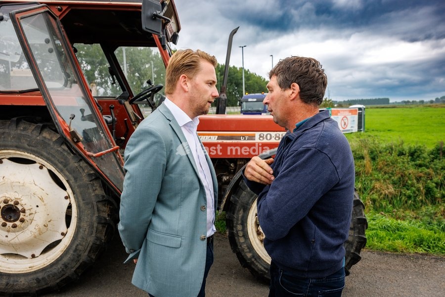 Elia's Simon November and farmer Francky Snaet pictured during a press visit as operator Elia started the first phase of work on the Ventilus project, Monday 14 September 2026 in Zuienkerke. Ventilus is the new high-voltage power line of Elia in West Flanders, to transport the electricity generated…