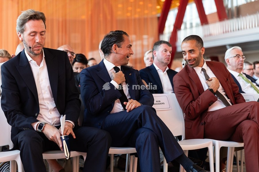Anders' chairman Frederic De Gucht, Vlaams Belang's Tom Van Grieken, CD&V's Sammy Mahdi pictured during the 'Voka Rentree', the yearly kick-off of the political-economic autumn of Voka, Flanders' Chamber of Commerce and Industry, Monday 7 September 2026 at Brussels Airport in Zaventem