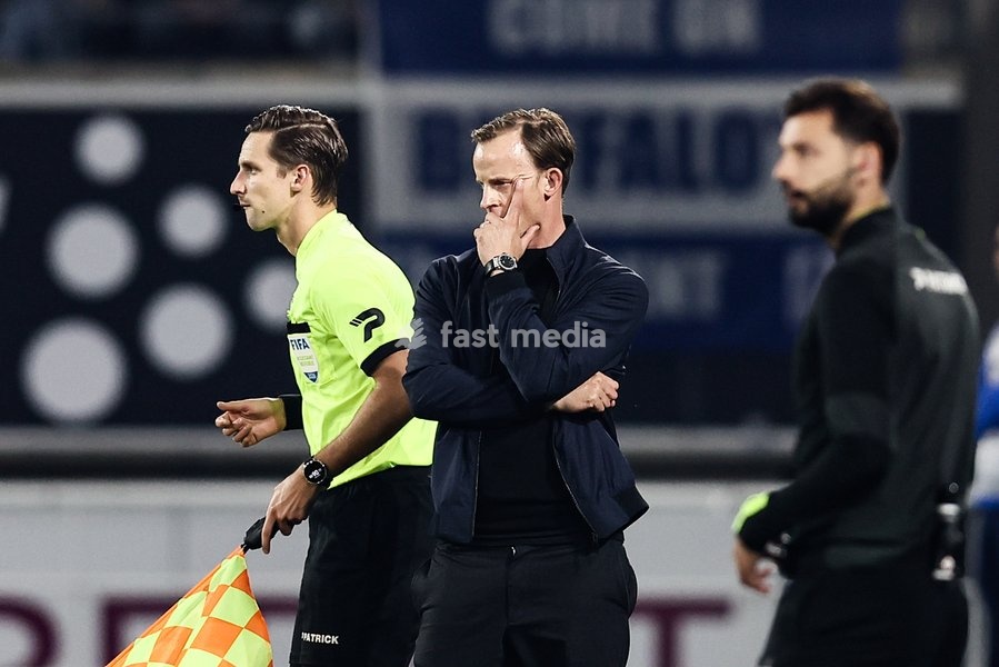 Standard's head coach Vincent Euvrard is pictured during a soccer match between KAA Gent and Standard de Liege, Friday 18 September 2026 in Gent, on day 7 of the 2026-2027 'Jupiler Pro League' first division of the Belgian championship