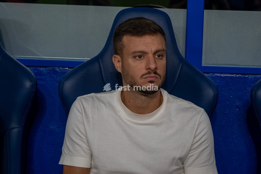 Martín Anselmi head coach of Elche CF, sits on the bench prior to the LaLiga EA Sports matchday 7 fixture between RCD Espanyol and Elche CF at Stage Front Stadium on September 18, 2026, in Cornellà de Llobregat, Spain