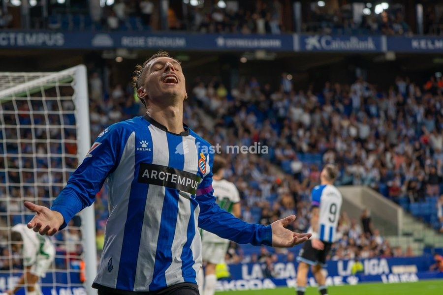 Bryan Zaragoza of RCD Espanyol celebrates a goal that was subsequently disallowed during the LaLiga EA Sports matchday 7 football match between RCD Espanyol and Elche CF at Stage Front Stadium on September 18, 2026 in Cornellà de Llobregat, Spain