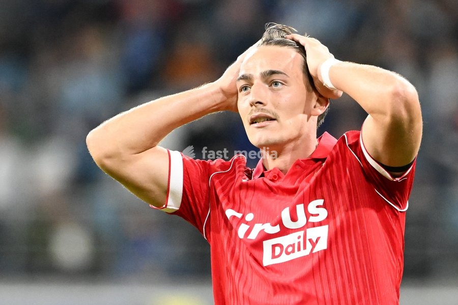 Standard's Casper Nielsen looks dejected during a soccer match between KAA Gent and Standard de Liege, Friday 18 September 2026 in Gent, on day 7 of the 2026-2027 'Jupiler Pro League' first division of the Belgian championship