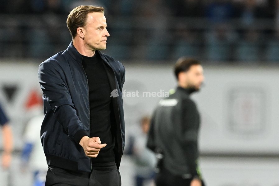 Standard's head coach Vincent Euvrard pictured during a soccer match between KAA Gent and Standard de Liege, Friday 18 September 2026 in Gent, on day 7 of the 2026-2027 'Jupiler Pro League' first division of the Belgian championship