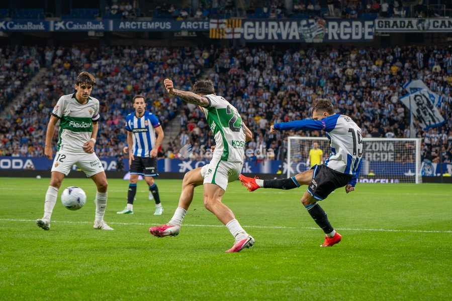 Bryan Zaragoza of RCD Espanyol in action during the LaLiga EA Sports matchday 7 football match between RCD Espanyol and Elche CF at Stage Front Stadium on September 18, 2026 in Cornellà de Llobregat, Spain