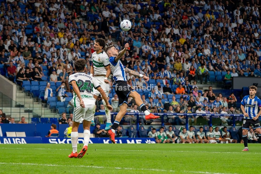 Roberto Fernández of RCD Espanyol during the LaLiga EA Sports matchday 7 fixture between RCD Espanyol and Elche CF at Stage Front Stadium on September 18, 2026, in Cornellà de Llobregat, Spain