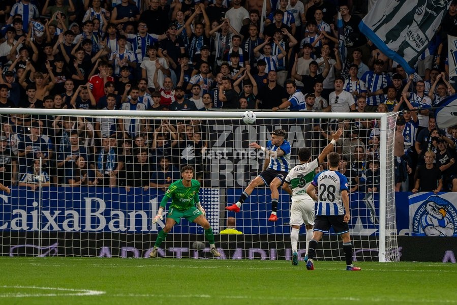 Roberto Fernández of RCD Espanyol during the LaLiga EA Sports matchday 7 fixture between RCD Espanyol and Elche CF at Stage Front Stadium on September 18, 2026, in Cornellà de Llobregat, Spain