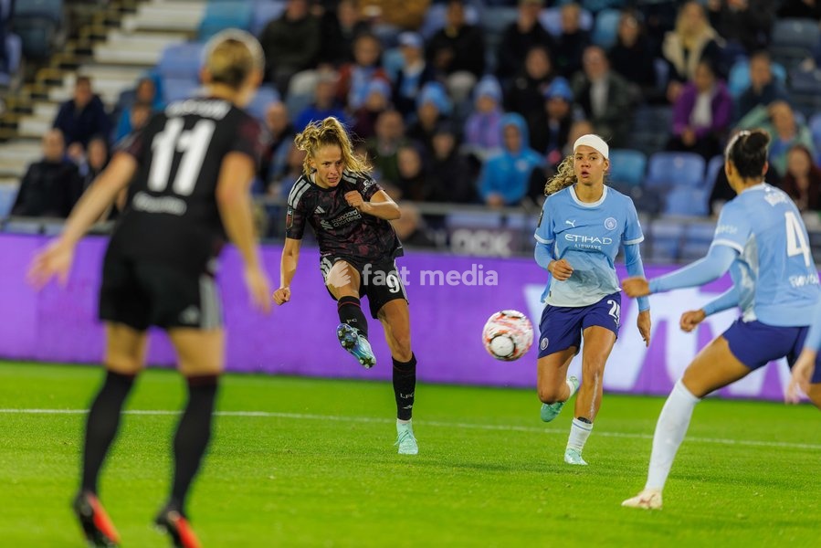 Vivien Endemann of Liverpool FC Women during the Women's Super League match between Manchester City Women and Liverpool FC Women at the Joie Stadium in Manchester, England on September 18, 2026