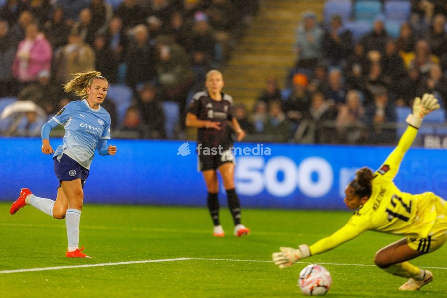 Lauren Hemp of Manchester City Women scores her first goal during the Women's Super League match between Manchester City Women and Liverpool FC Women at the Joie Stadium in Manchester, England on September 18, 2026