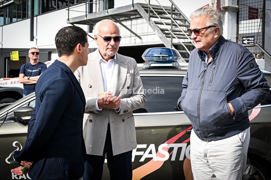 Organisor Ismael Ben-Al-Lal and Organisor Frans-Joseph Joosten and Prince Laurent of Belgium pictured at the iLumen European Solar Challenge (iESC), the largest solar race in Europe, Saturday 19 September 2026, at the Circuit Zolder, in Heusden-Zolder. Some 20 university teams that have designed…