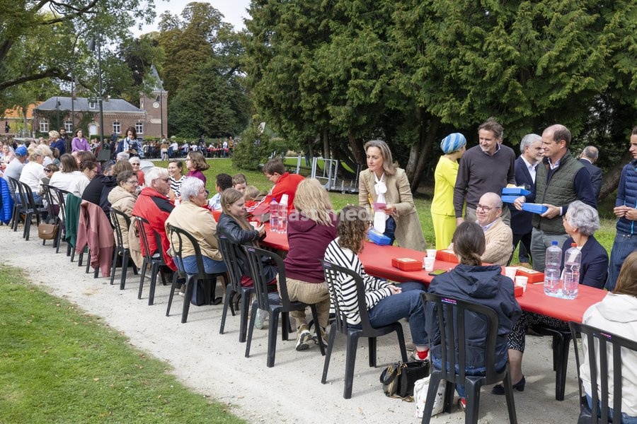 Princess Claire of Belgium (C) pictured during a symbolic initiative by the Queen Paola Foundation to create the longest lunch table, an attempt to break the Belgian record for the longest lunch table, on Saturday 19 September 2026 at the Botanic Garden, in Meise