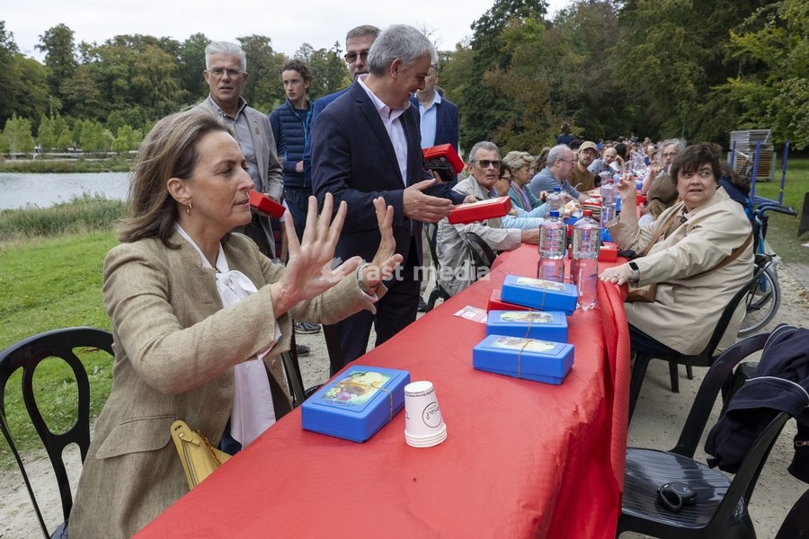 Princess Claire of Belgium (L) pictured during a symbolic initiative by the Queen Paola Foundation to create the longest lunch table, an attempt to break the Belgian record for the longest lunch table, on Saturday 19 September 2026 at the Botanic Garden, in Meise