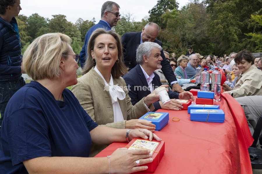 Caroline Gennez and Princess Claire of Belgium pictured during a symbolic initiative by the Queen Paola Foundation to create the longest lunch table, an attempt to break the Belgian record for the longest lunch table, on Saturday 19 September 2026 at the Botanic Garden, in Meise