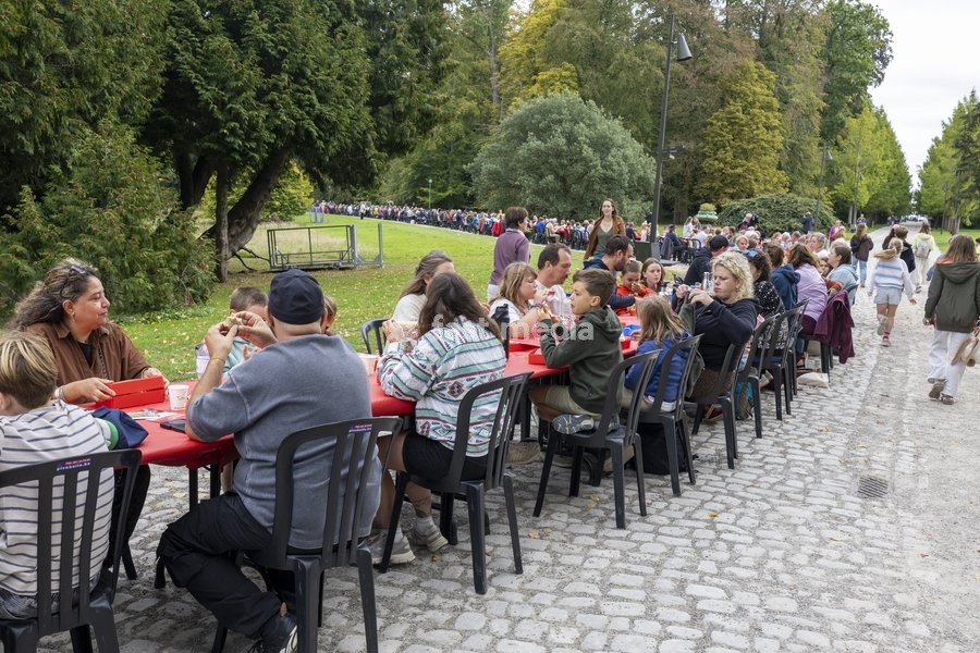 This image shows a symbolic initiative by the Queen Paola Foundation to create the longest lunch table, an attempt to break the Belgian record for the longest lunch table, on Saturday 19 September 2026 at the Botanic Garden, in Meise