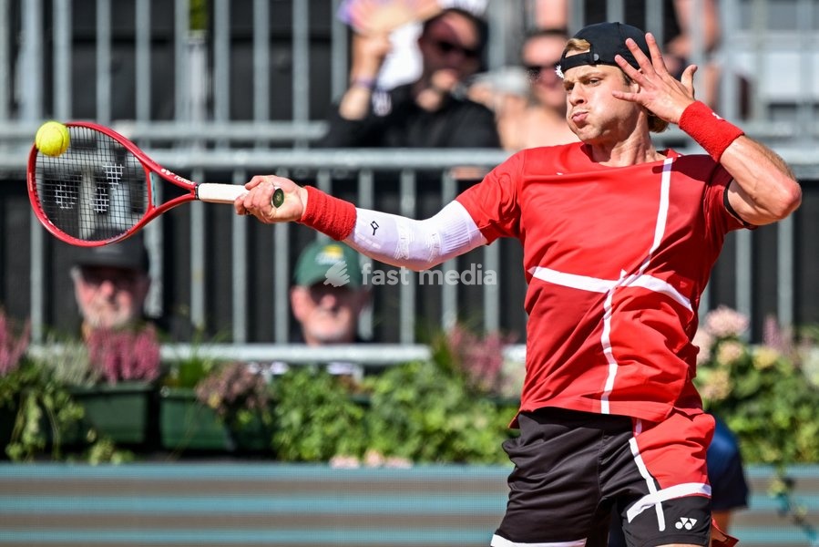 Belgian Zizou Bergs pictured in action during a tennis match between Austrian Rodionov and Belgian Bergs, the fourth rubber in the tie between Austria and Belgium, qualifiers for the Davis Cup tournament, on Saturday 19 September 2026 in Vienna, Austria