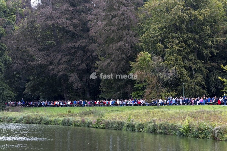 This image shows a symbolic initiative by the Queen Paola Foundation to create the longest lunch table, an attempt to break the Belgian record for the longest lunch table, on Saturday 19 September 2026 at the Botanic Garden, in Meise