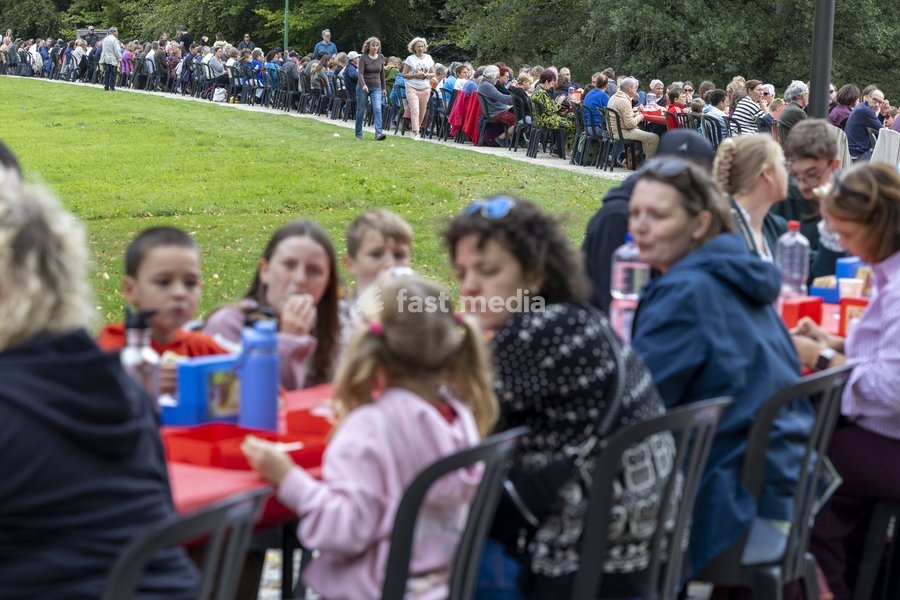This image shows a symbolic initiative by the Queen Paola Foundation to create the longest lunch table, an attempt to break the Belgian record for the longest lunch table, on Saturday 19 September 2026 at the Botanic Garden, in Meise