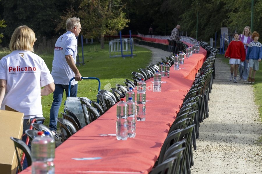 ROYALS MEISE LONGEST LUNCHTABLE