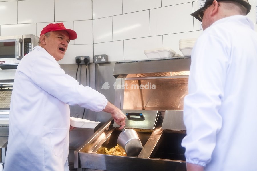 Sir Ed Davey, Current Liberal Democrat Leader And Mp For Kingston And Surbiton arrives at the Liberal Democrat Autumn Conference 2026 on Saturday 19 September 2026 at Brighton Pier, Brighton. Sir Ed Davey Served Fish And Chips At The Entrance Of Brighton's Famous Pier To Welcome Delegates To…