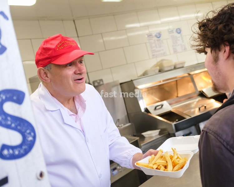 Sir Ed Davey, Current Liberal Democrat Leader And Mp For Kingston And Surbiton arrives at the Liberal Democrat Autumn Conference 2026 on Saturday 19 September 2026 at Brighton Pier, Brighton. Sir Ed Davey Served Fish And Chips At The Entrance Of Brighton's Famous Pier To Welcome Delegates To…