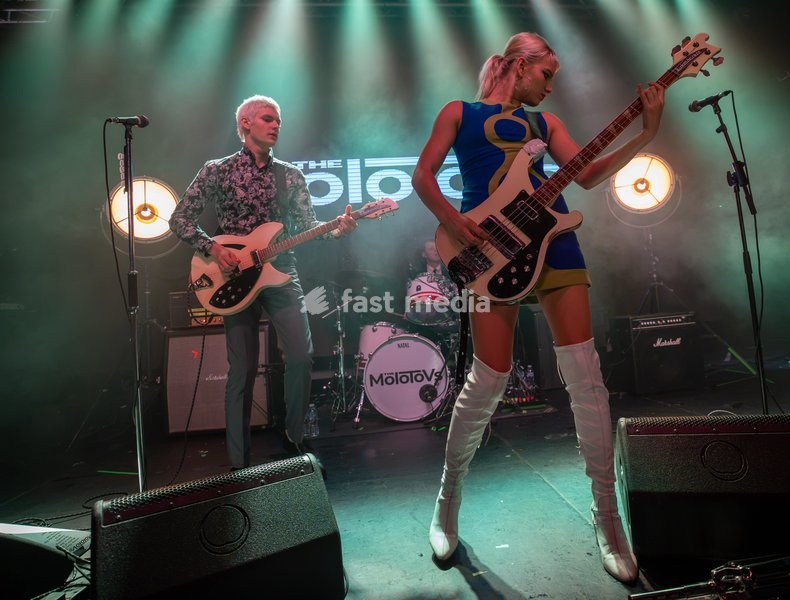 MATT and ISSEY CARTLIDGE of the band The Molotovs performing at The Arts Club in Liverpool, UK
