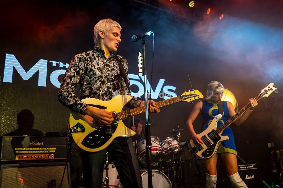 MATT and ISSEY CARTLIDGE of the band The Molotovs performing at The Arts Club in Liverpool, UK
