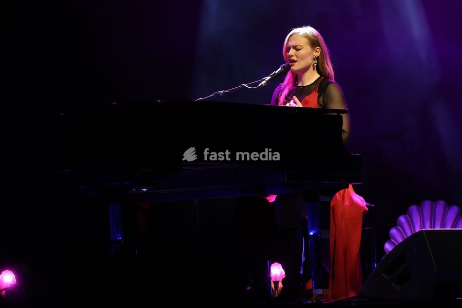 BRIGHTON, ENGLAND - 17 September 2026. Freya Ridings performs at Brighton Dome on in Brighton, England. Freya Olivia Rose Ridings
