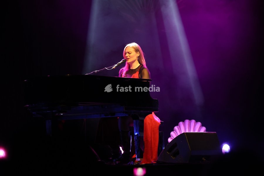 BRIGHTON, ENGLAND - 17 September 2026. Freya Ridings performs at Brighton Dome on in Brighton, England. Freya Olivia Rose Ridings