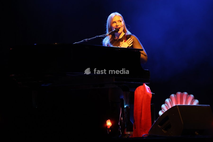 BRIGHTON, ENGLAND - 17 September 2026. Freya Ridings performs at Brighton Dome on in Brighton, England. Freya Olivia Rose Ridings