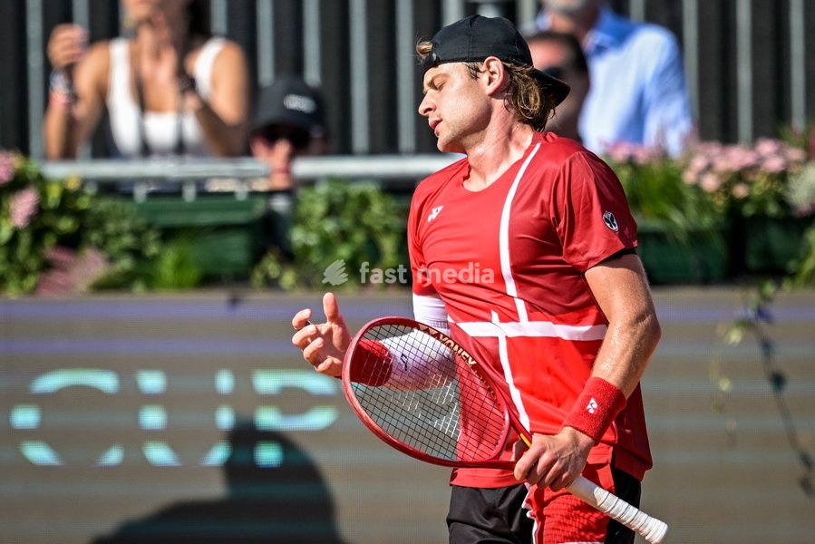 Belgian Zizou Bergs looks dejected during a tennis match between Austrian Rodionov and Belgian Bergs, the fourth rubber in the tie between Austria and Belgium, qualifiers for the Davis Cup tournament, on Saturday 19 September 2026 in Vienna, Austria
