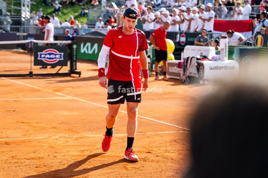 Belgian Zizou Bergs looks dejected during a tennis match between Austrian Rodionov and Belgian Bergs, the fourth rubber in the tie between Austria and Belgium, qualifiers for the Davis Cup tournament, on Saturday 19 September 2026 in Vienna, Austria