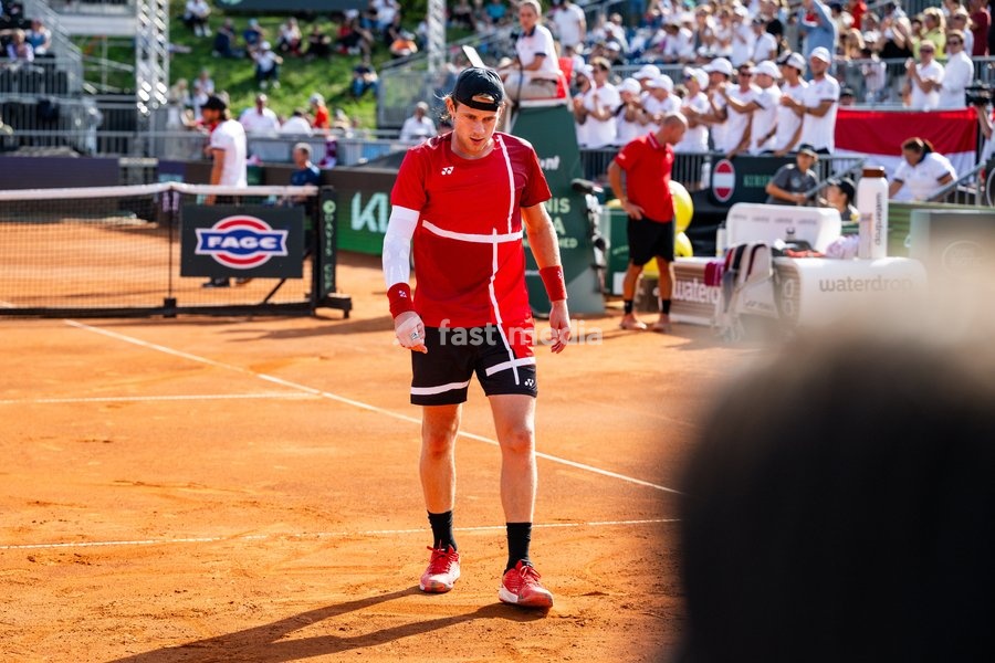 Belgian Zizou Bergs looks dejected during a tennis match between Austrian Rodionov and Belgian Bergs, the fourth rubber in the tie between Austria and Belgium, qualifiers for the Davis Cup tournament, on Saturday 19 September 2026 in Vienna, Austria