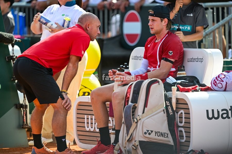 Belgian captain Steve Darcis and Belgian Zizou Bergs pictured during a tennis match between Austrian Rodionov and Belgian Bergs, the fourth rubber in the tie between Austria and Belgium, qualifiers for the Davis Cup tournament, on Saturday 19 September 2026 in Vienna, Austria