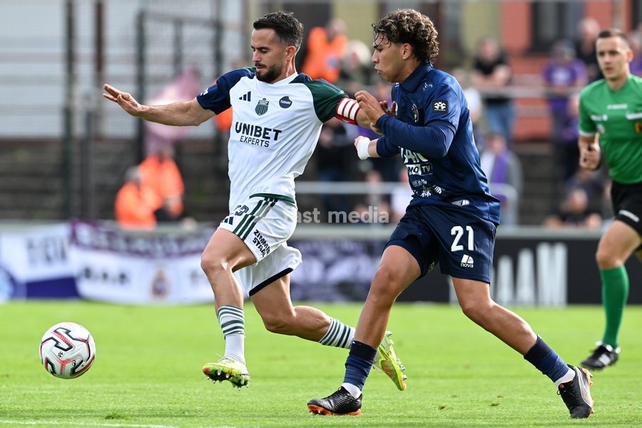 Hasselt's Nicolas Gerits and Beerschot's Mohamed Anas Haj pictured in action during a soccer match between Sporting Hasselt and K. Beerschot VA, Saturday 19 September 2026 in Hasselt, on day 6 of the 2026-2027 'Challenger Pro League' 1B second division of the Belgian championship