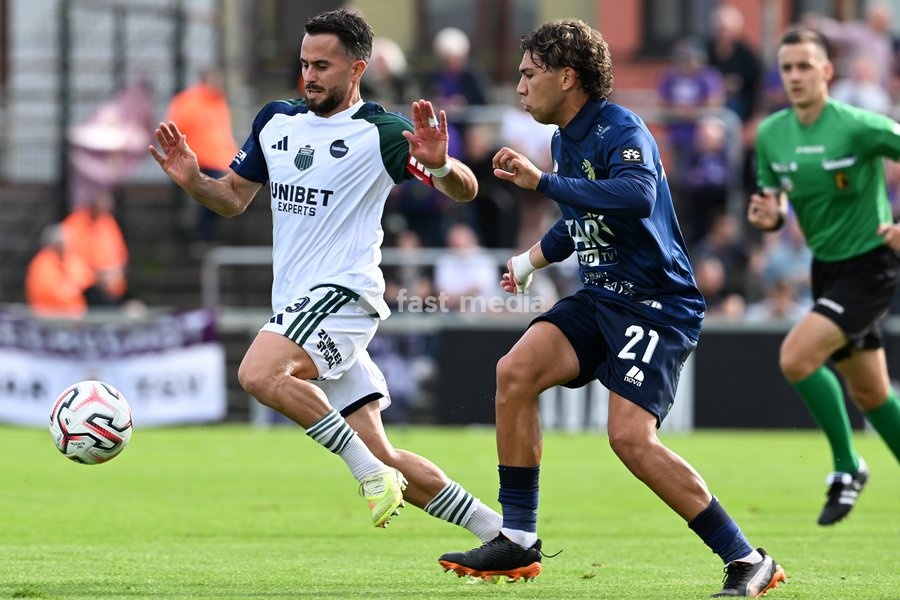 Hasselt's Nicolas Gerits and Beerschot's Mohamed Anas Haj pictured in action during a soccer match between Sporting Hasselt and K. Beerschot VA, Saturday 19 September 2026 in Hasselt, on day 6 of the 2026-2027 'Challenger Pro League' 1B second division of the Belgian championship