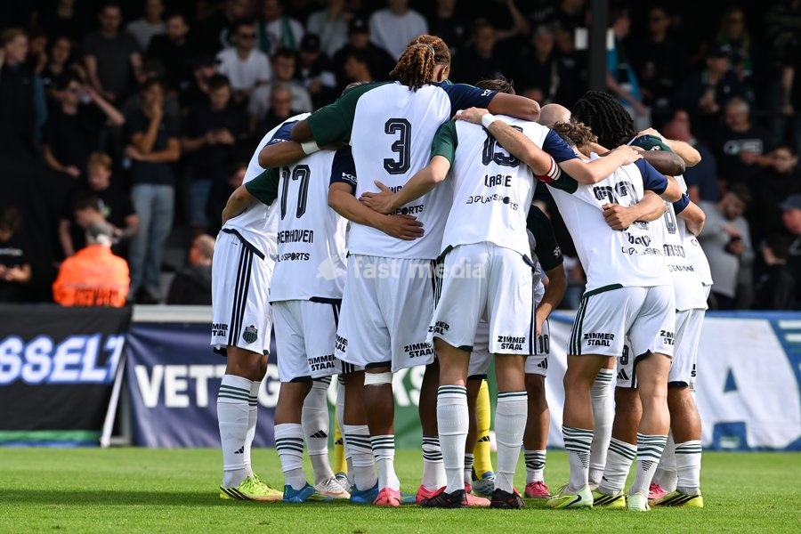 Hasselt's players pictured before a soccer match between Sporting Hasselt and K. Beerschot VA, Saturday 19 September 2026 in Hasselt, on day 6 of the 2026-2027 'Challenger Pro League' 1B second division of the Belgian championship