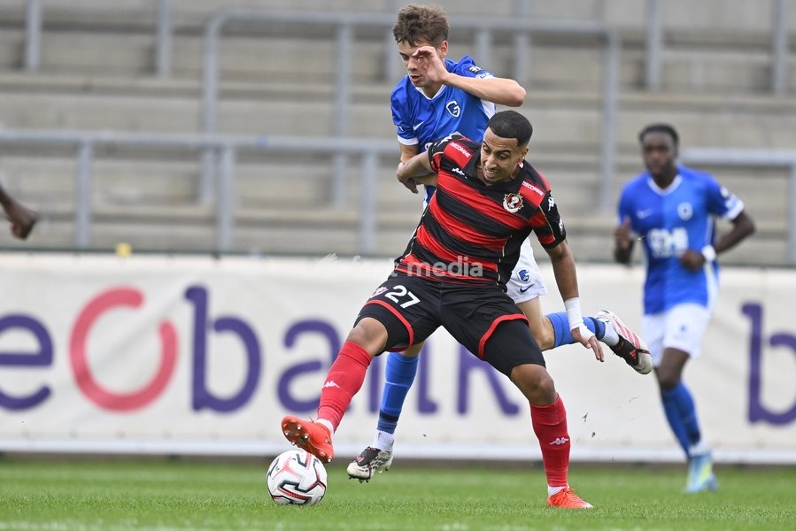 Seraing's Amine Messoussa and Jong Genk's August De Wannemacker fight for the ball during a soccer match between Jong Genk (U21) and RFC Seraing, Saturday 19 September 2026 in Genk, on day 6 of the 2026-2027 'Challenger Pro League' 1B second division of the Belgian championship
