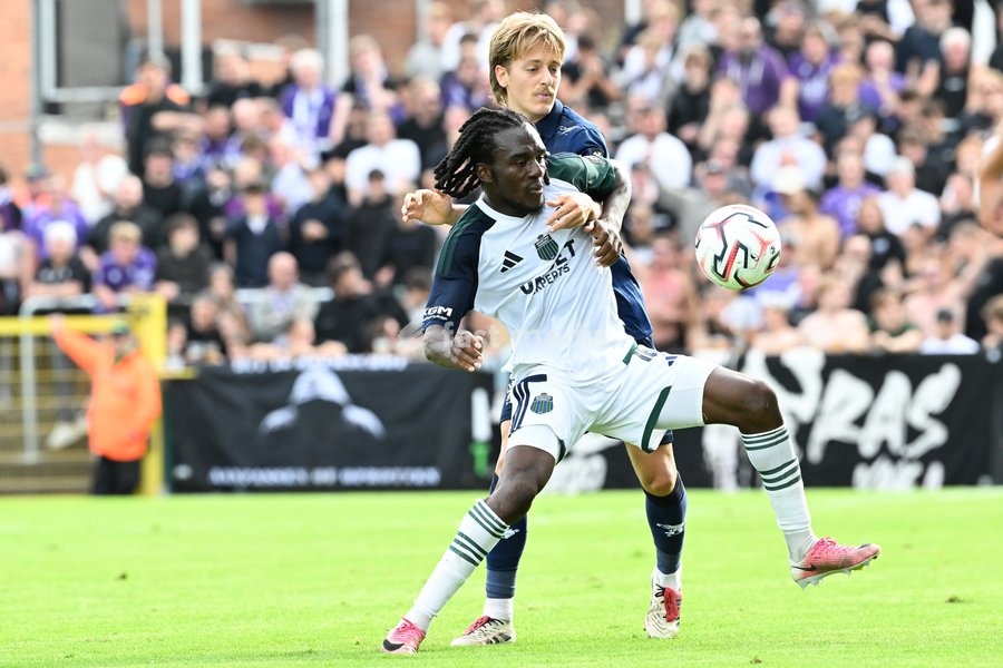 Beerschot's Sem Audoor and Hasselt's Javan Ngoyi pictured in action during a soccer match between Sporting Hasselt and K. Beerschot VA, Saturday 19 September 2026 in Hasselt, on day 6 of the 2026-2027 'Challenger Pro League' 1B second division of the Belgian championship