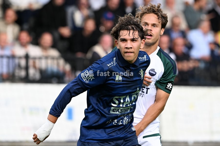 Beerschot's Mohamed Anas Haj and Hasselt's Loic Masscho pictured in action during a soccer match between Sporting Hasselt and K. Beerschot VA, Saturday 19 September 2026 in Hasselt, on day 6 of the 2026-2027 'Challenger Pro League' 1B second division of the Belgian championship