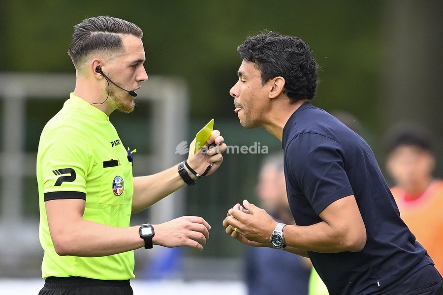 Jong Genk's head coach Igor de Camargo receives a yellow card from the referee during a soccer match between Jong Genk (U21) and RFC Seraing, Saturday 19 September 2026 in Genk, on day 6 of the 2026-2027 'Challenger Pro League' 1B second division of the Belgian championship
